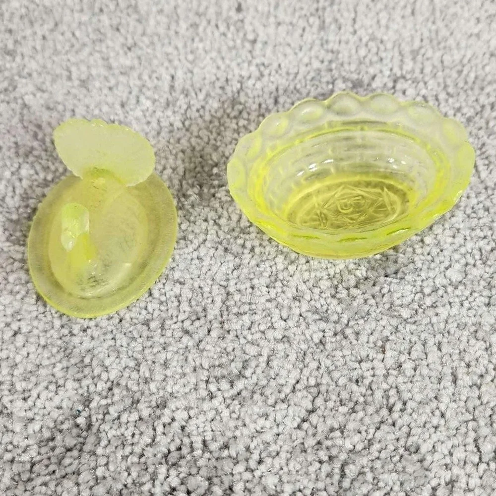 Boyd Glass Turkey Hen on Nest Yellow UV Uranium Slag Glass Miniature Salt Cellar